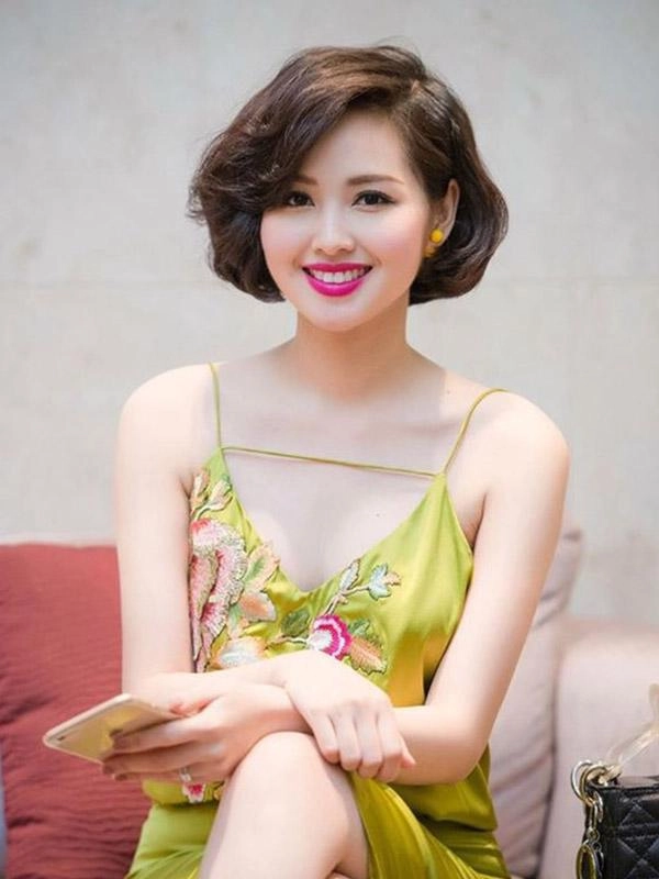 Cắt phăng đi mái tóc dài diễm my 9x hay hà tăng đều trẻ trung đến lạ thường