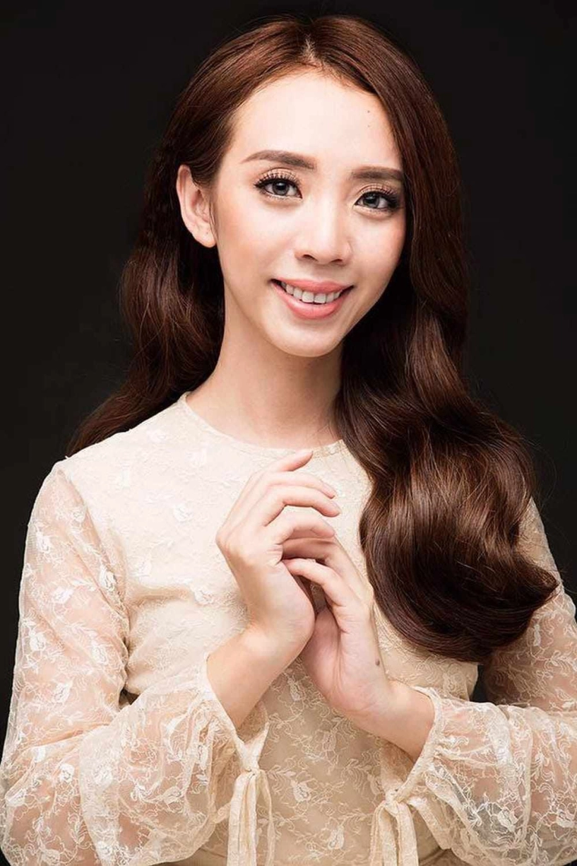 Chẳng cần đề tên trên bảng vàng làng hài cũng có những hoa hậu đầy hương sắc