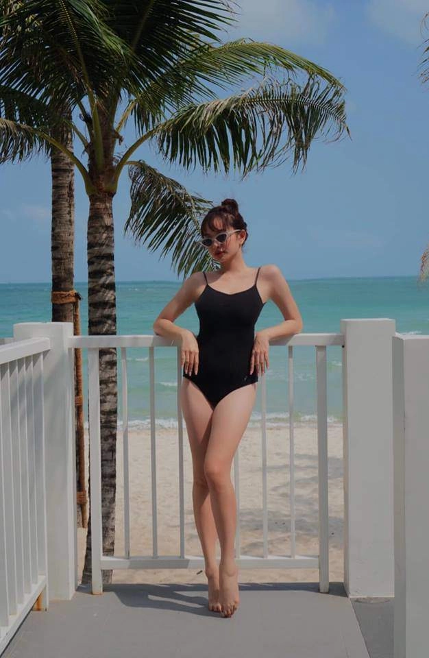 Chỉ cao 1m5 cô nàng diễn viên việt kiều này lại có vòng 1 tròn đầy hơn cả elly trần