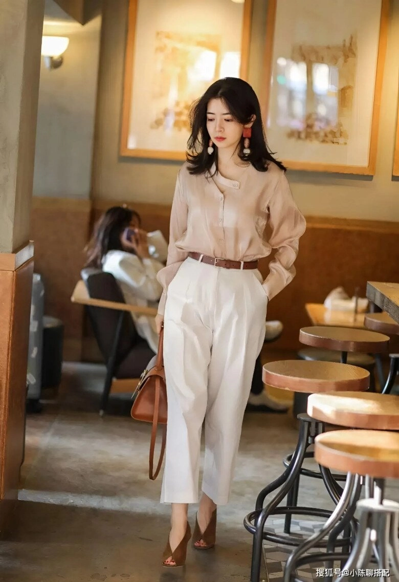 Chị em 30 nên tẩy chay ngay 4 kiểu quần ống rộng này mặc vào trông vừa quê vừa kéo tụt chiều cao