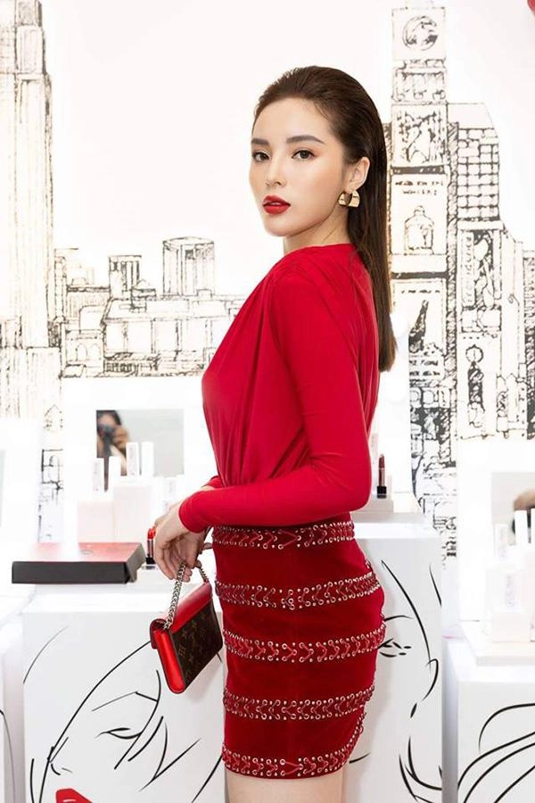 Chưa hạ nhiệt 3 màu son gắn bó với sao việt năm nay vẫn lên ngôi mùa lễ hội này