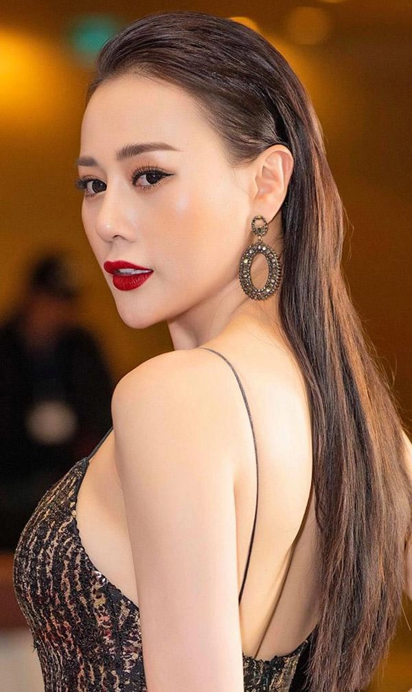 Chưa hạ nhiệt 3 màu son gắn bó với sao việt năm nay vẫn lên ngôi mùa lễ hội này