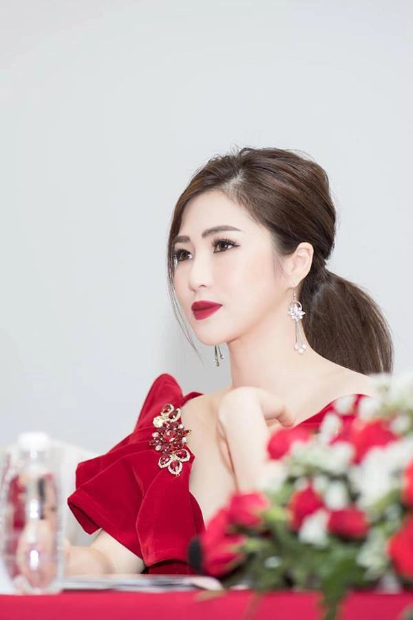 Chưa hạ nhiệt 3 màu son gắn bó với sao việt năm nay vẫn lên ngôi mùa lễ hội này