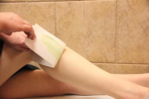 Có 2 cách triệt lông chân chưa đến 10 ngàn đồng này nàng tha hồ diện bikini chào hè nhé