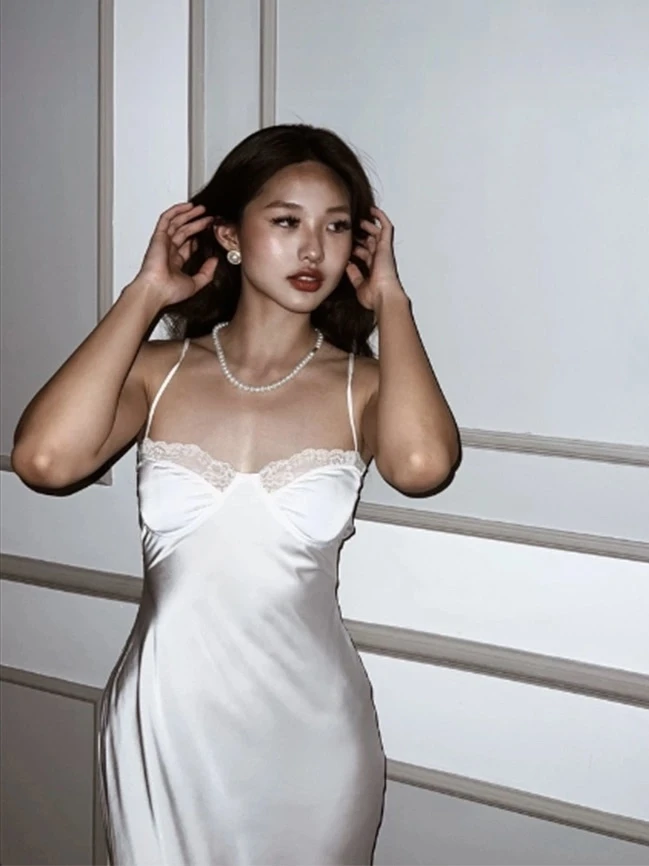 Cô gái tuổi trăng tròn chăm diện váy mỏng tang ôm sát khoe dáng thắt đáy lưng ong là con của cựu vđv nổi tiếng