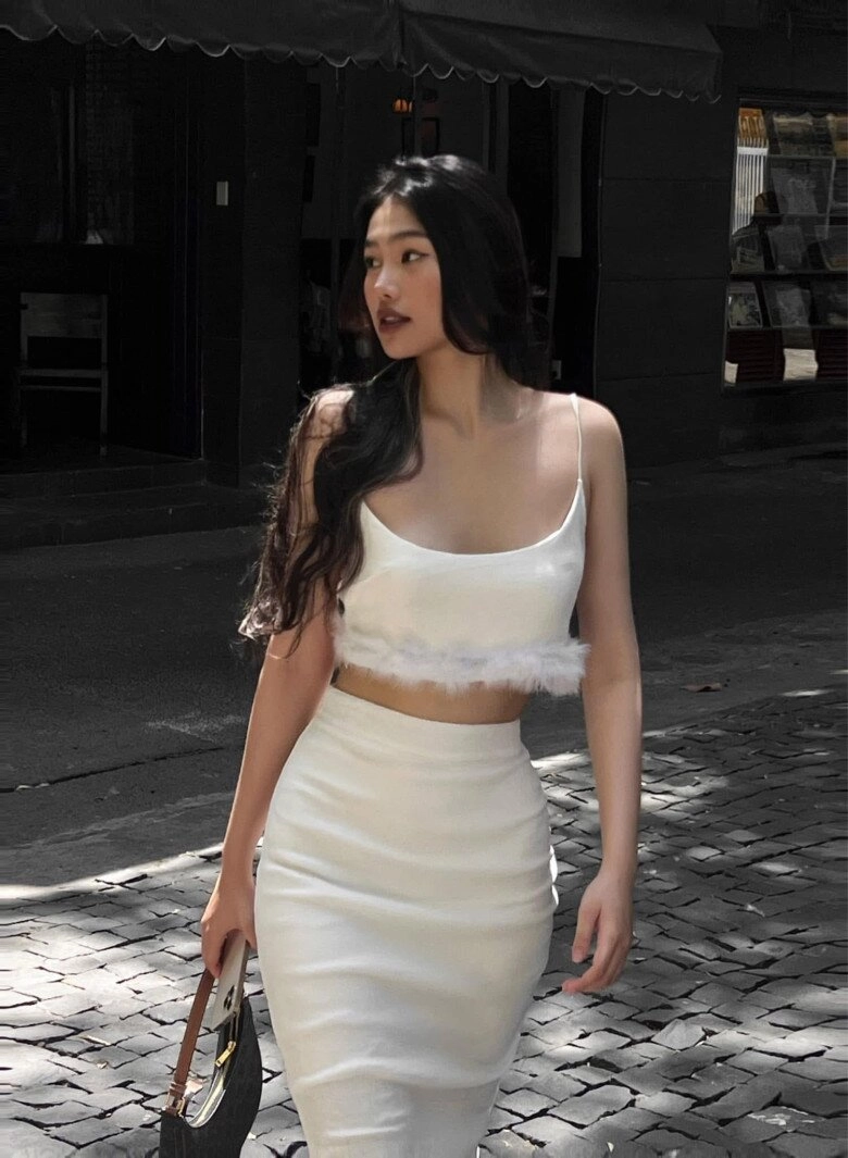 cỗ máy nói vừa đạt giải á hậu chuộng đồ bình dân mặc croptop váy ôm vài trăm nghìn vẫn đẹp xịn như hàng hiệu