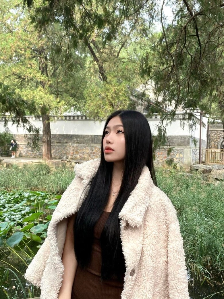 cỗ máy nói vừa đạt giải á hậu chuộng đồ bình dân mặc croptop váy ôm vài trăm nghìn vẫn đẹp xịn như hàng hiệu