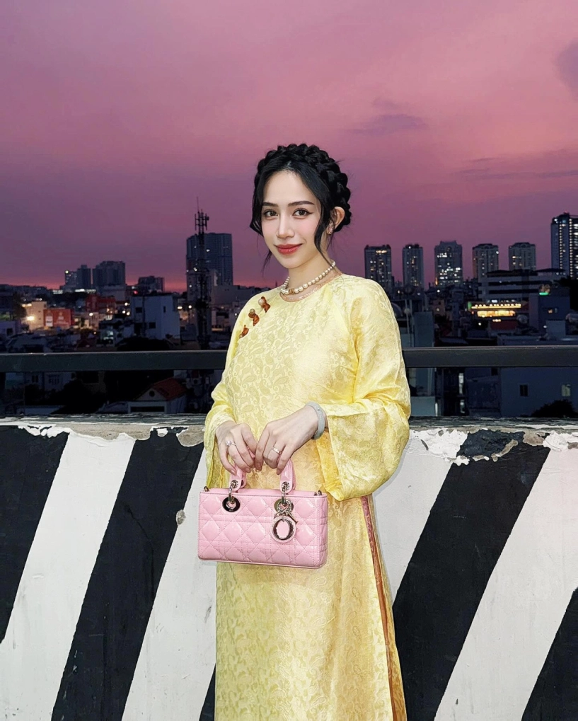Con gái minh nhựa khoe 15 chiếc túi hiệu trong vài tháng