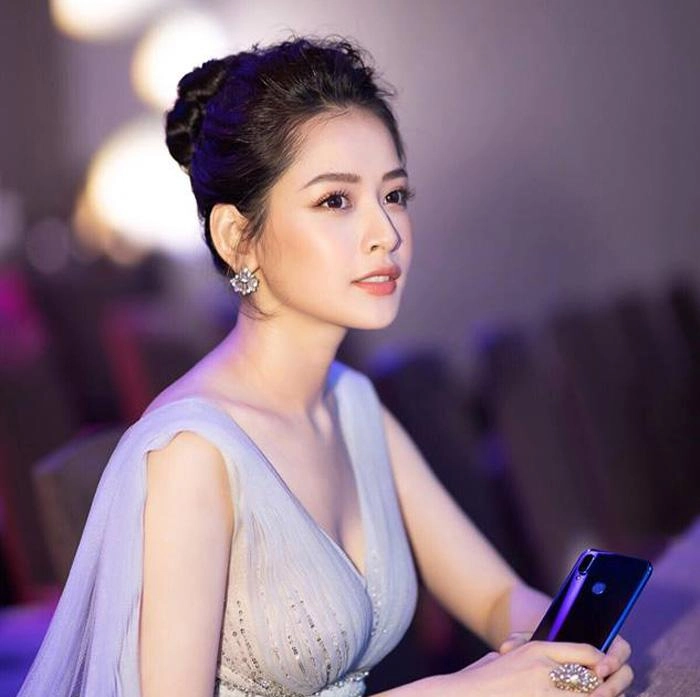 Cùng 1 sự kiện minh tú vào top sao đẹp mai ngô bị chê kém sắc