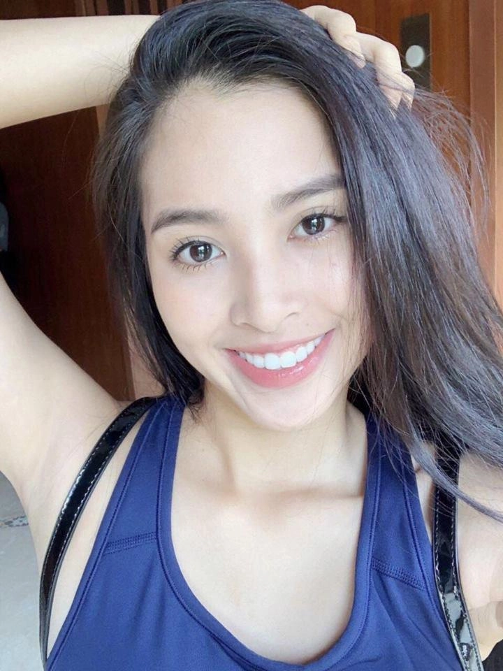 Cũng tự tay trang điểm tại miss world lan khuê đỗ mỹ linh lại chẳng sánh lại tiểu vy vì