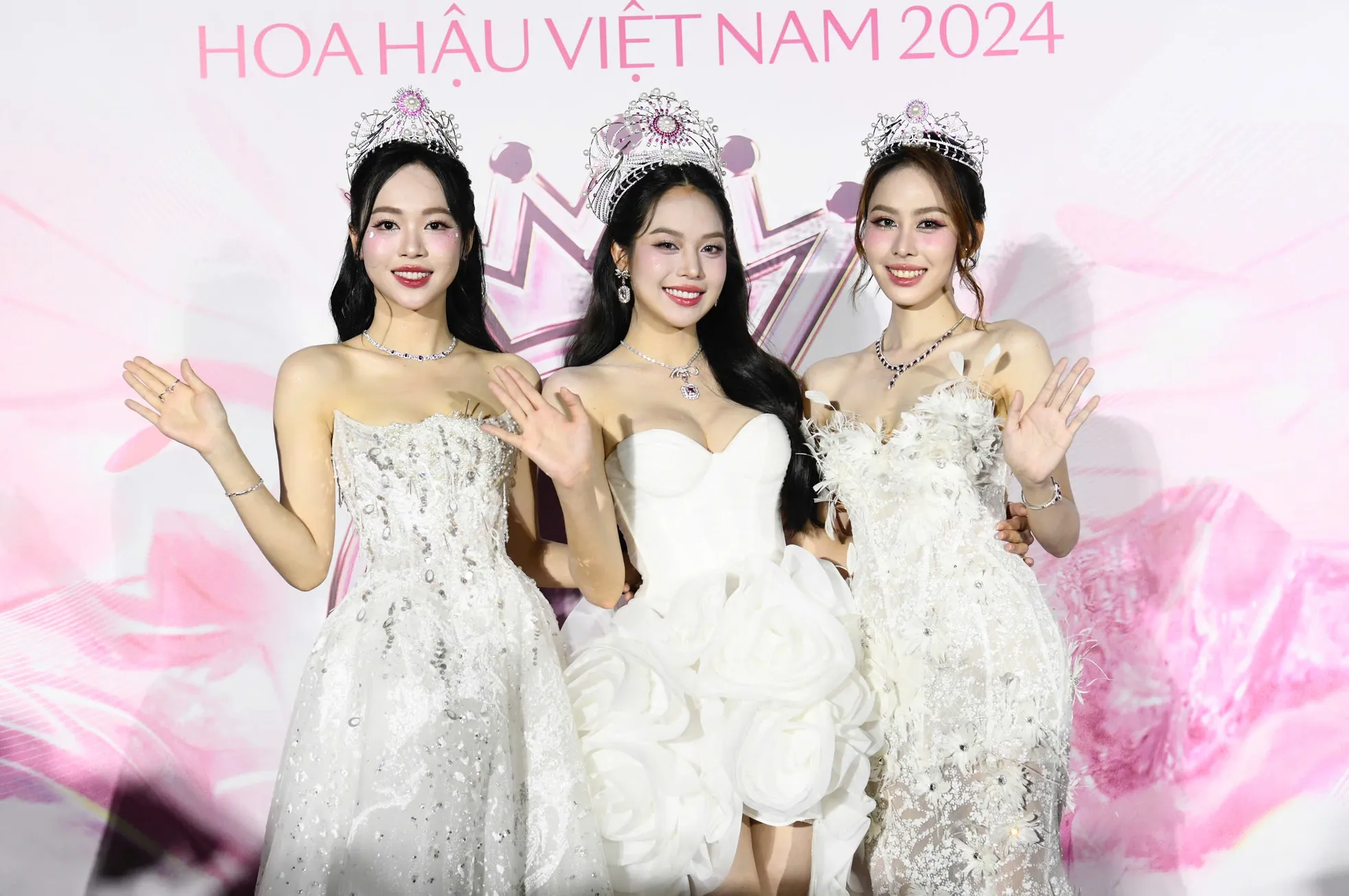 Cuối nhiệm kỳ hoa hậu việt nam thanh thủy từ một nàng hậu bị chê thành biểu tượng sắc đẹp chuẩn chánh cung