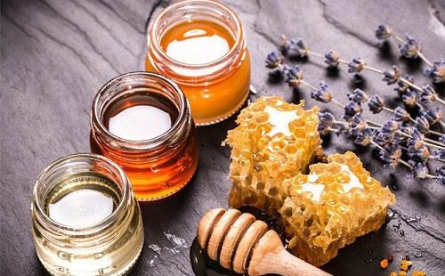 Da đẹp lên trông thấy nhờ cách trị nám mặt bằng mật ong chỉ trong 2 tuần