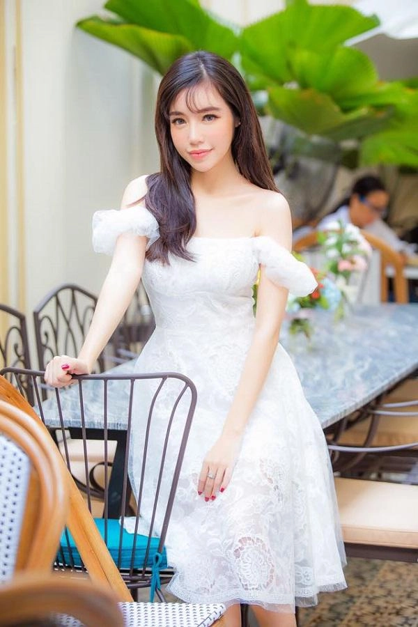 Dân tình ngạc nhiên trước nét khác biệt trên mặt elly trần khi cô khoe ảnh mặt mộc