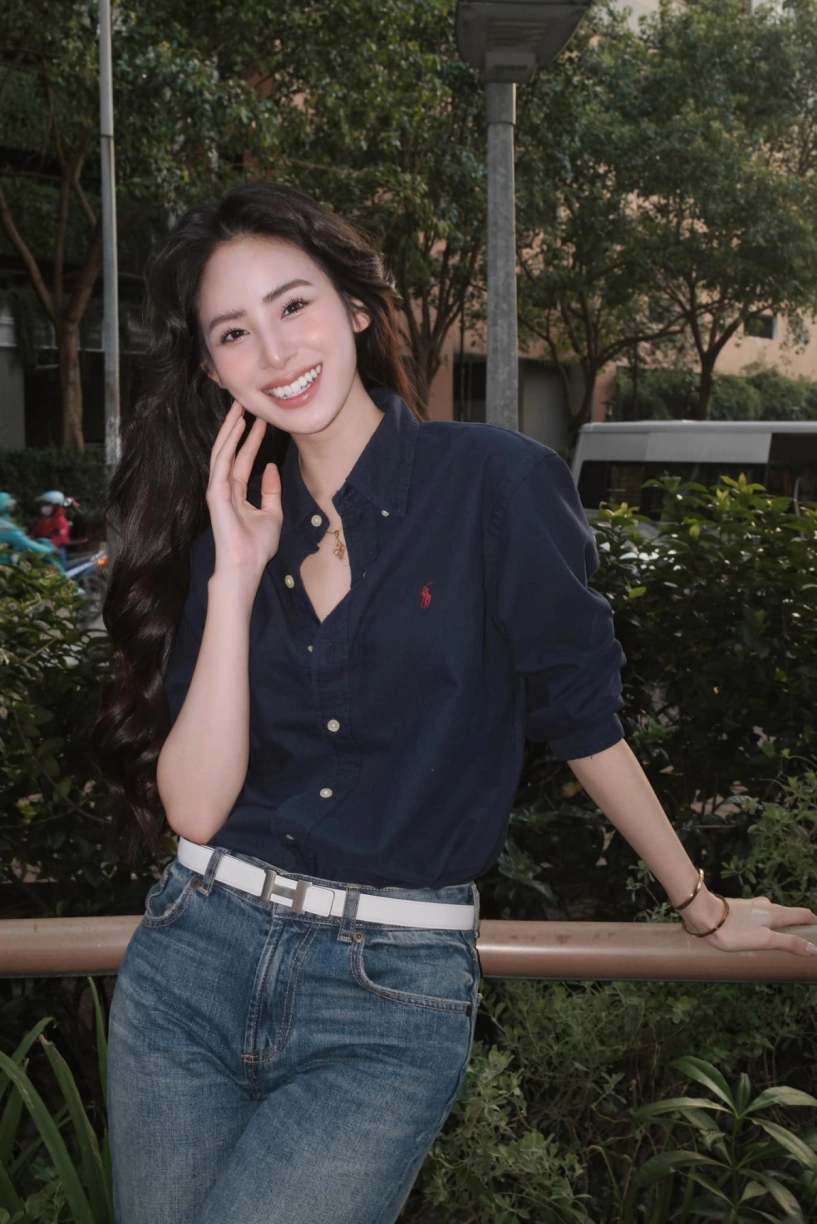 dâu hào môn hương liên gây sốt khi bắt mốt áo giàu ngầm