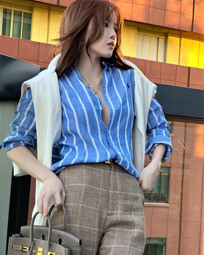 dâu hào môn hương liên gây sốt khi bắt mốt áo giàu ngầm