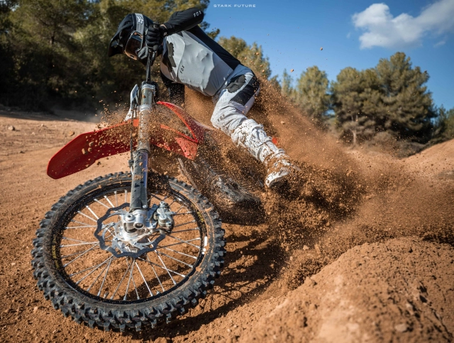 Đây là cách yamaha giả cần ly hợp trên chiếc xe điện ev-motocross của mình