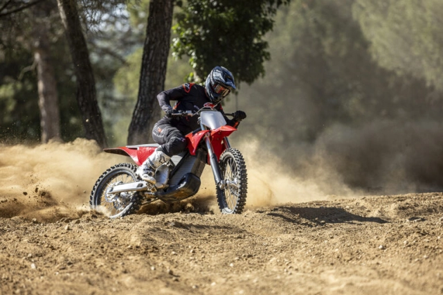 Đây là cách yamaha giả cần ly hợp trên chiếc xe điện ev-motocross của mình