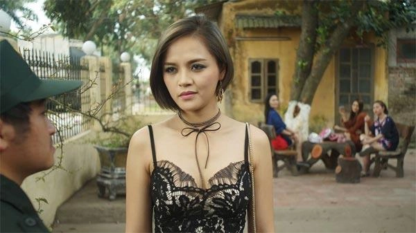 Đây là gái ngành tích cực khoe vòng 1 nhất vbiz khoe từ phim ra ngoài đời