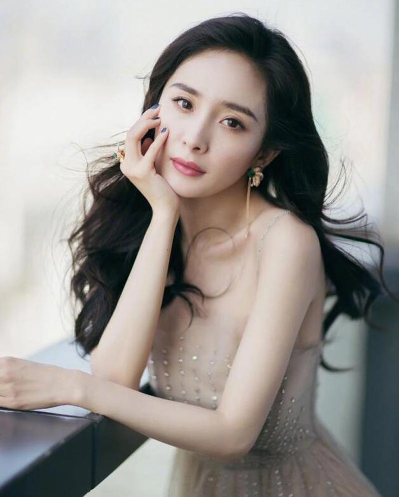 Đây là ngôi sao cực may mắn khi được bố chồng khẳng định đẹp tự nhiên
