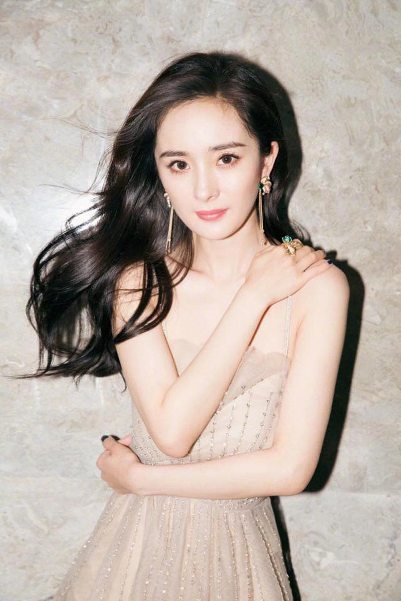 Đây là ngôi sao cực may mắn khi được bố chồng khẳng định đẹp tự nhiên