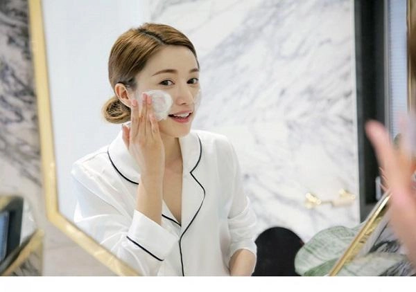 Để mặt không khô sần bạn nhất định phải nằm lòng 7 bí quyết chăm sóc da mùa đông này