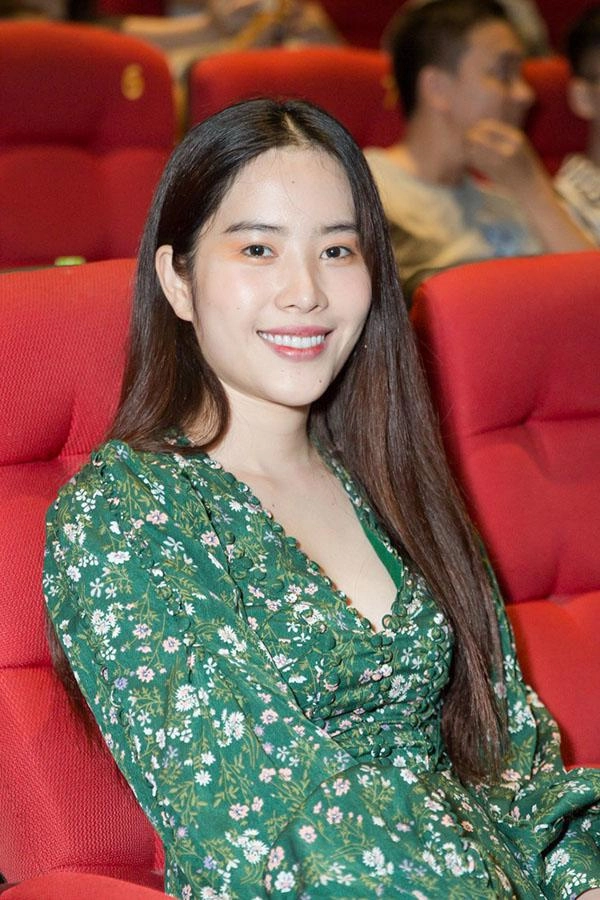 Đến đánh son môi cũng không xong có chăng nên tặng nam em một khoá học cơ bản