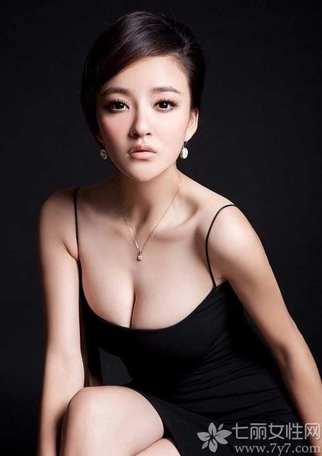 Đều sở hữu vòng 1 ngoại cỡ đâu là mỹ nhân nóng bỏng nhất trung quốc