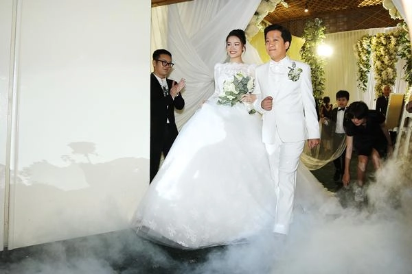 Điểm khác lạ của nhã phương trong ngày cưới khiến mọi người suýt nữa không nhận ra cô