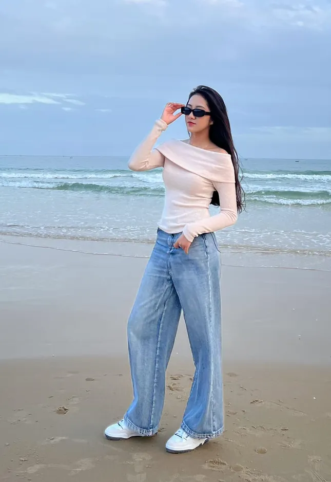 Đọ phong cách thời trang của 2 cô gái tên linh vừa đăng quang hoa hậu chênh 3 tuổi nhưng giống nhau một điểm