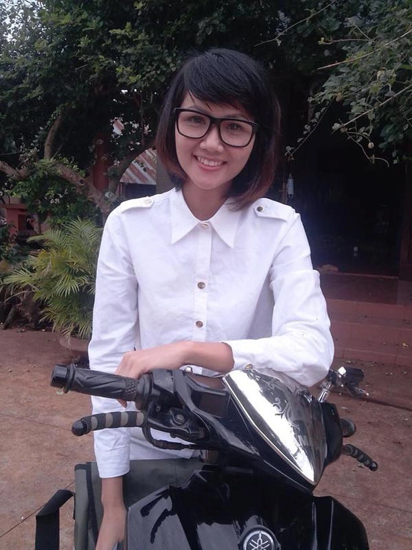 Đọ phong cách thời trang của 2 cô gái tên linh vừa đăng quang hoa hậu chênh 3 tuổi nhưng giống nhau một điểm