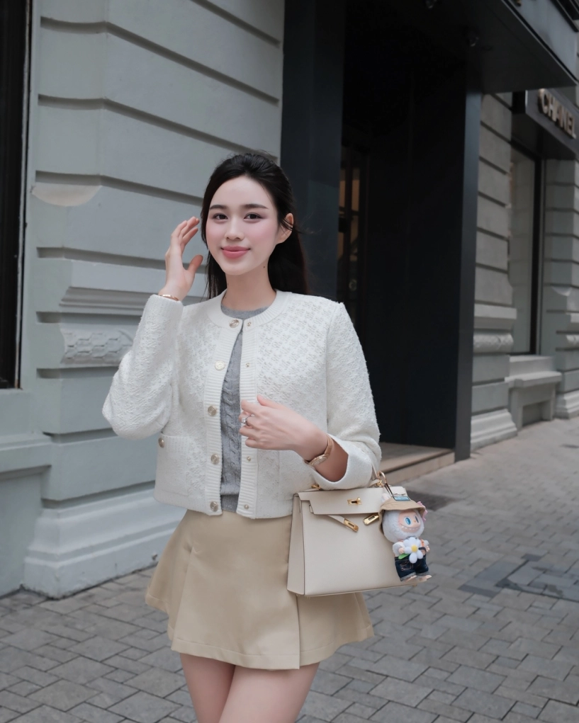 Đỗ thị hà sắm túi 700 triệu đồng đắt nhất tủ đồ