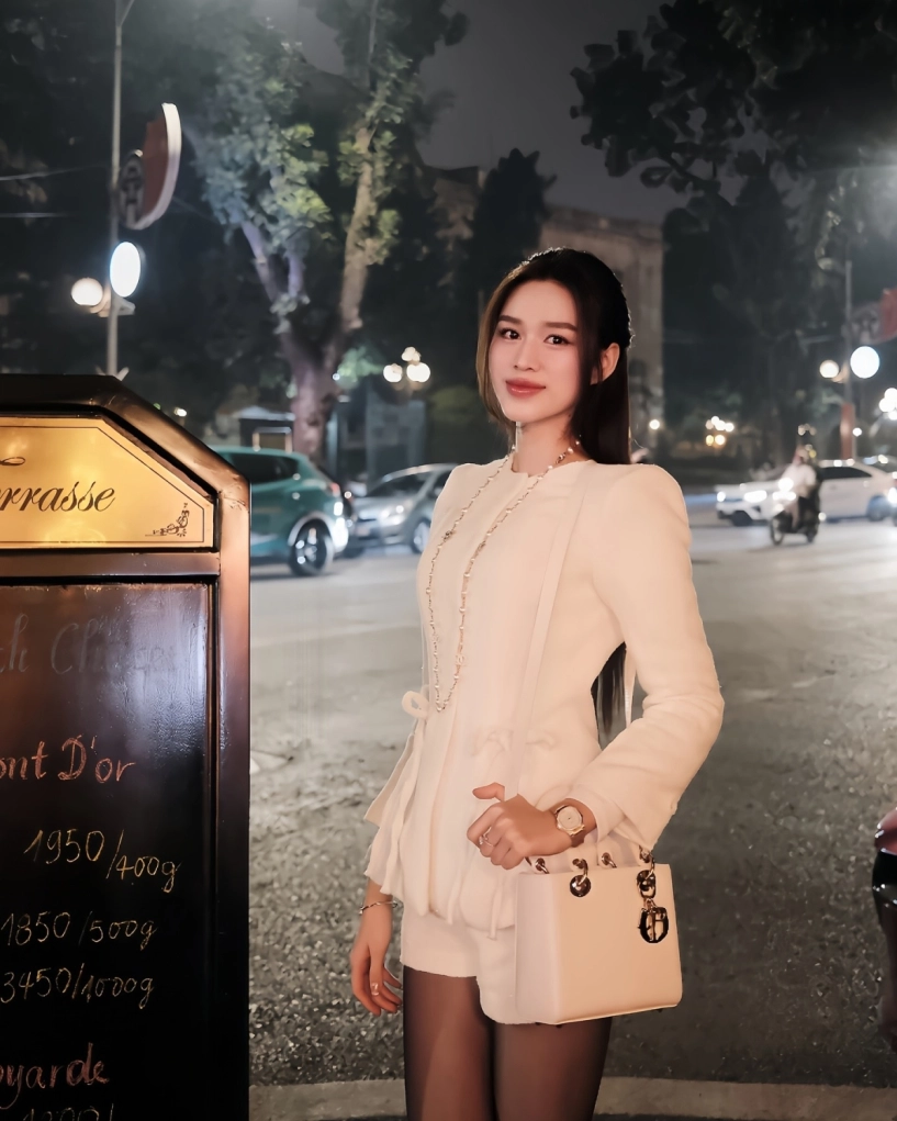 Đỗ thị hà sắm túi 700 triệu đồng đắt nhất tủ đồ