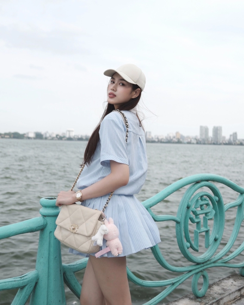 Đỗ thị hà sắm túi 700 triệu đồng đắt nhất tủ đồ
