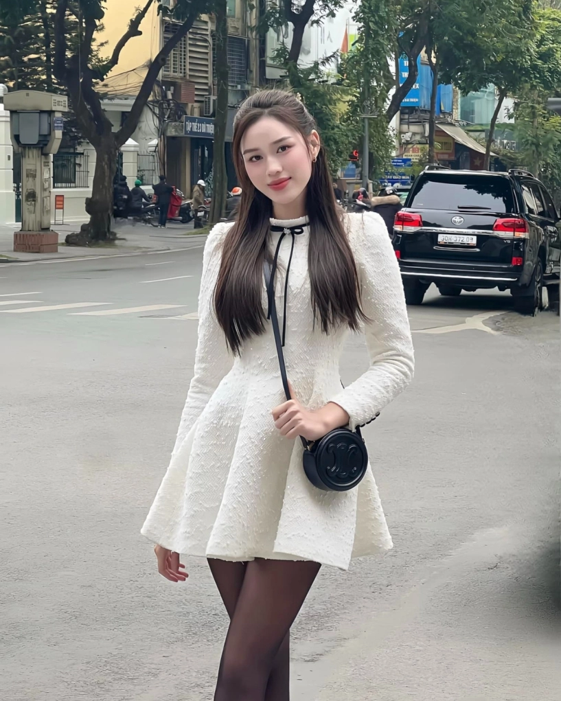 Đỗ thị hà sắm túi 700 triệu đồng đắt nhất tủ đồ