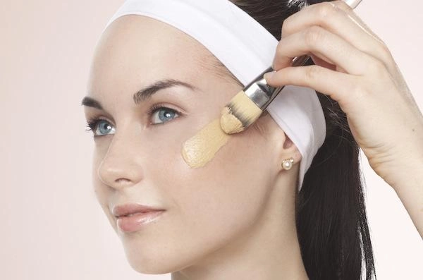 Đọc xong 15 điều sau bạn sẽ không ngờ được chúng ta hay mắc những lỗi này khi trang điểm