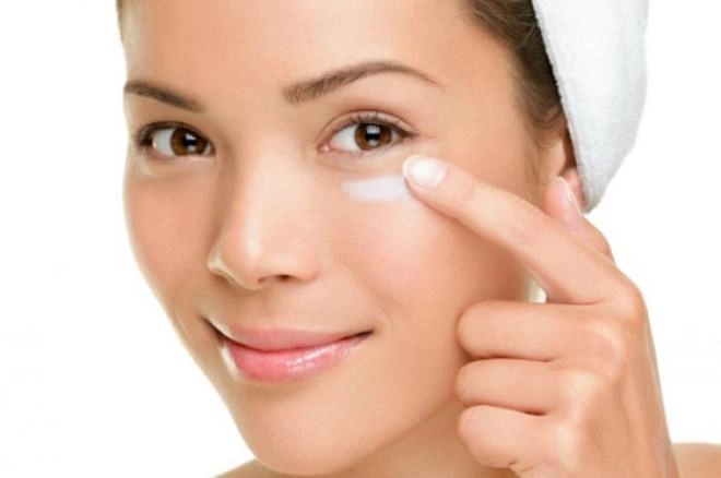 Đọc xong 15 điều sau bạn sẽ không ngờ được chúng ta hay mắc những lỗi này khi trang điểm