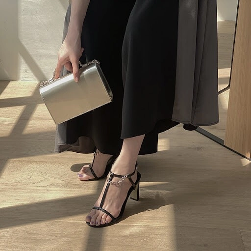 Đừng diện giày mũi nhọn với váy dài hè này nữa 5 kiểu sandal thoáng mát trẻ trung thời thượng mới là lựa chọn chuẩn
