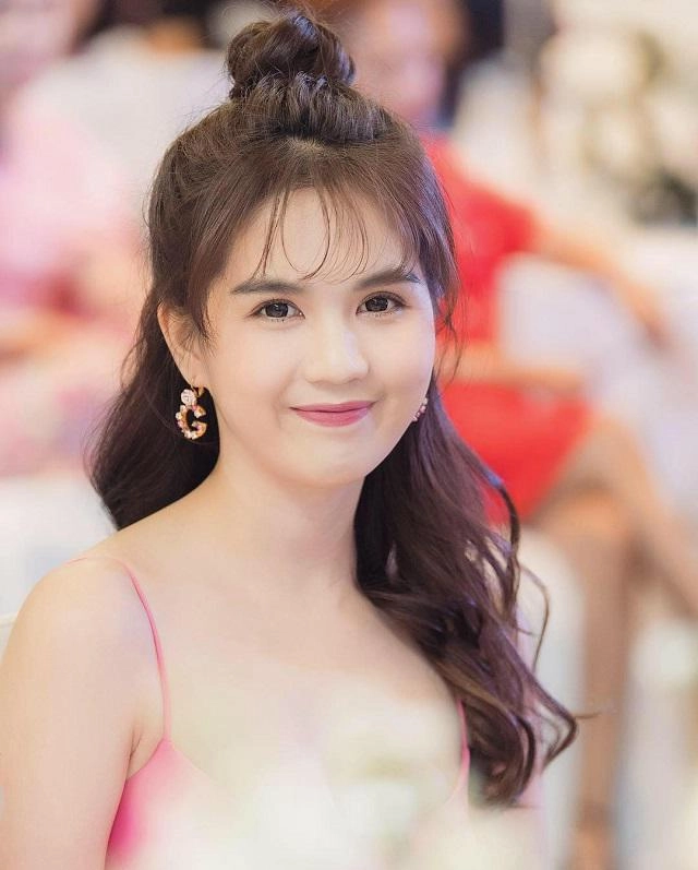 Đừng nghĩ ai để mái thưa cũng trẻ đẹp hơn cứ nhìn ngọc trinh đi thì biết ngay