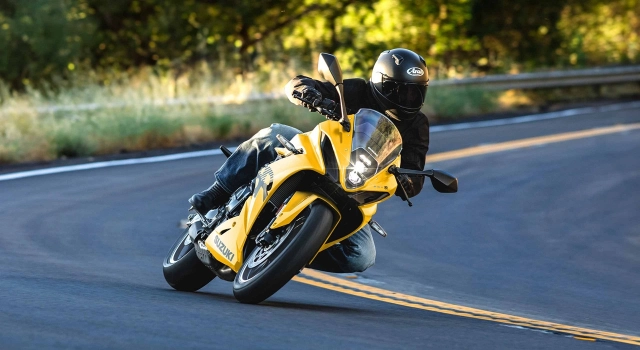 Được tin suzuki gsx-8r 2025 đã ra mắt với màu mới chói chang hơn