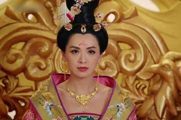 Dương quý phi đã làm gì để bức size vòng 1 khiến vua mê mệt mà chẳng cần dao kéo