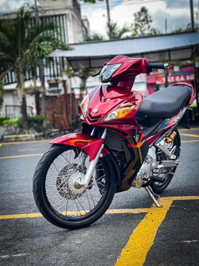 Ex 135 độ đi ngược trào lưu với dàn chân bất hủ