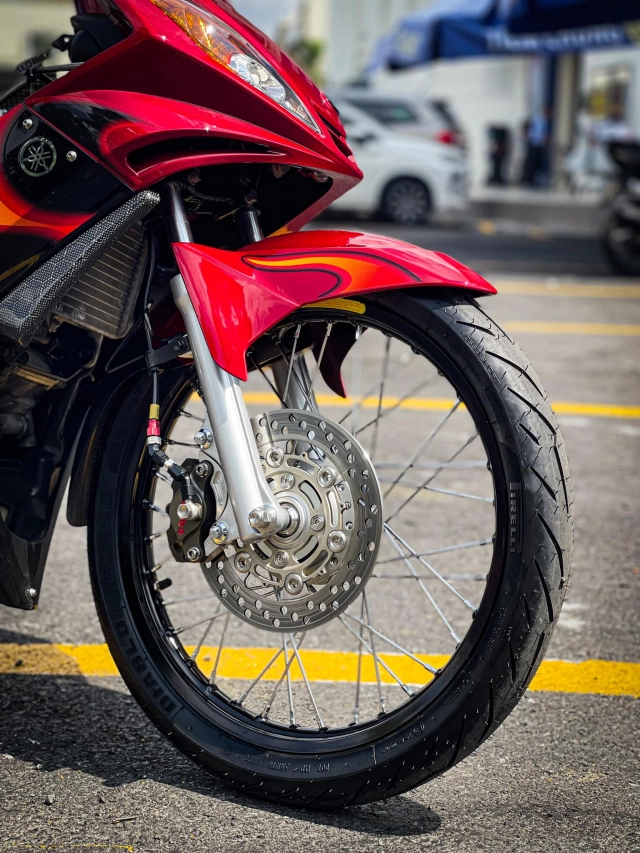 Ex 135 độ đi ngược trào lưu với dàn chân bất hủ