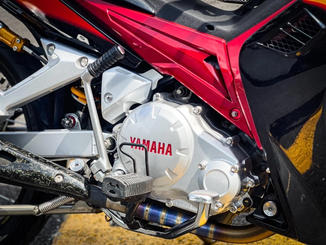 Ex 135 độ đi ngược trào lưu với dàn chân bất hủ
