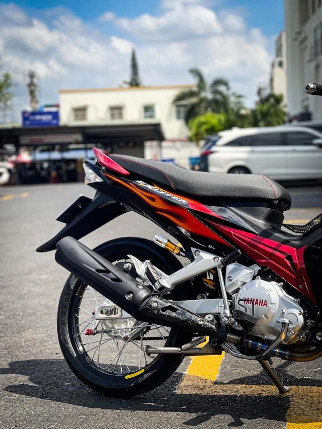 Ex 135 độ đi ngược trào lưu với dàn chân bất hủ