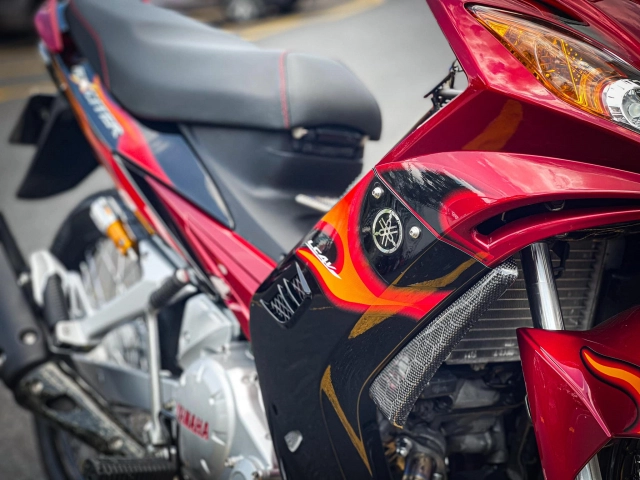 Ex 135 độ đi ngược trào lưu với dàn chân bất hủ
