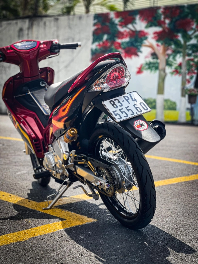 Ex 135 độ đi ngược trào lưu với dàn chân bất hủ