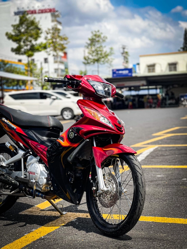 Ex 135 độ đi ngược trào lưu với dàn chân bất hủ