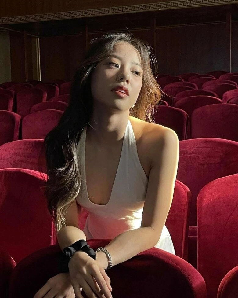 Gái xinh 2k5 hot nhất mxh những giờ qua nhan sắc chuẩn gái hàn gout ăn mặc sành khỏi bàn