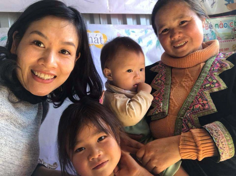 Gần 2 thập kỉ trôi qua nguyệt thảo mai trong phía trước là bầu trời vẫn xinh đẹp không ngờ