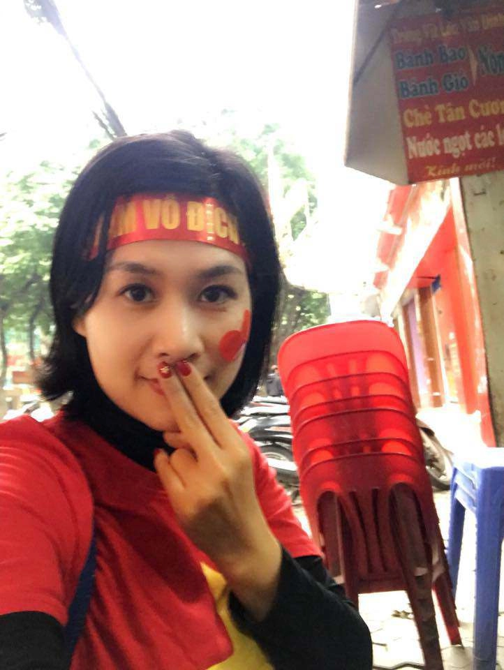 Gần 2 thập kỉ trôi qua nguyệt thảo mai trong phía trước là bầu trời vẫn xinh đẹp không ngờ